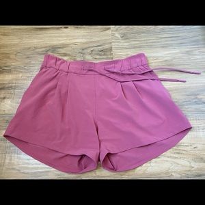 Lululemon Stroll at Sundown Short 3’’